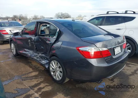 2015 Honda Accord Touring z USA, uszkodzony, nr VIN 1HGCR3F90FA021963